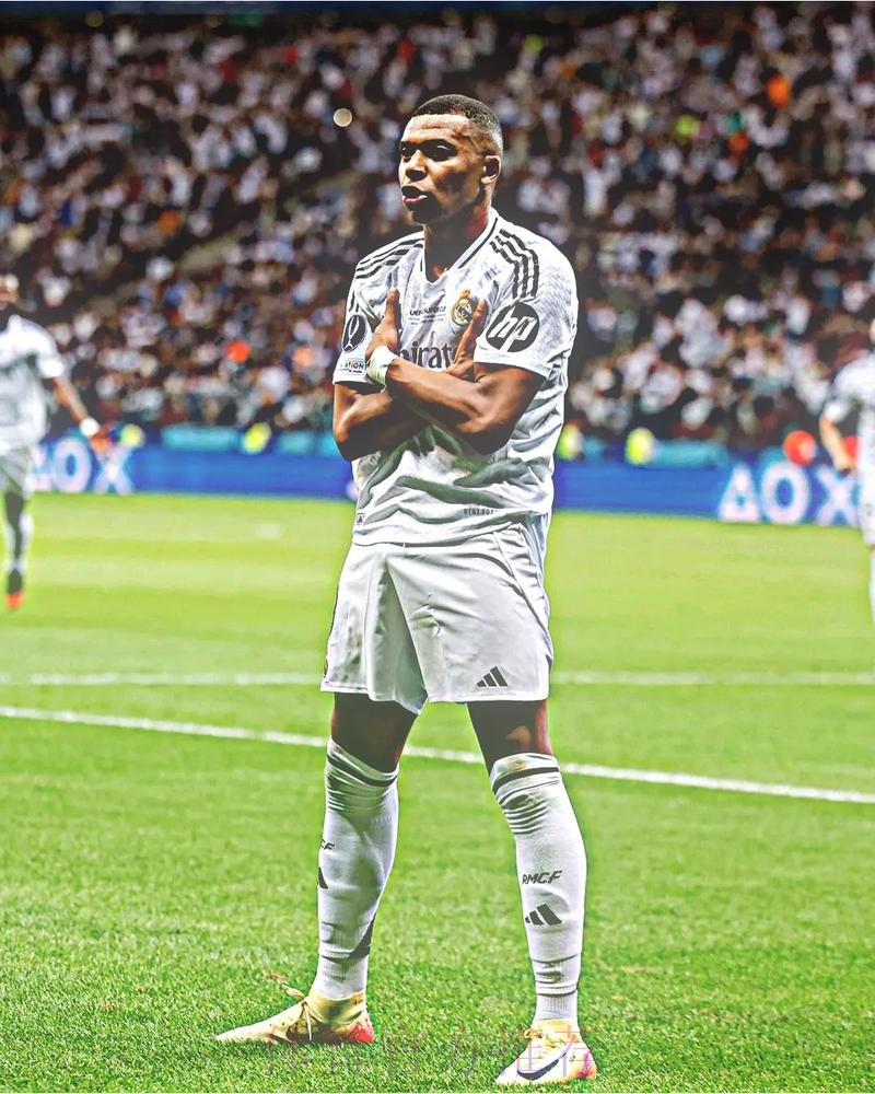 首冠来了! 姆巴佩首秀破门 夺得个人皇马生涯首冠 首冠来了! 姆巴佩首秀破门 夺得个人皇马生涯首冠