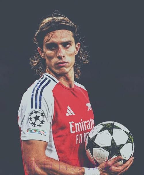 记者-皇马中卫引援目标是约罗 不考虑卡拉菲奥里