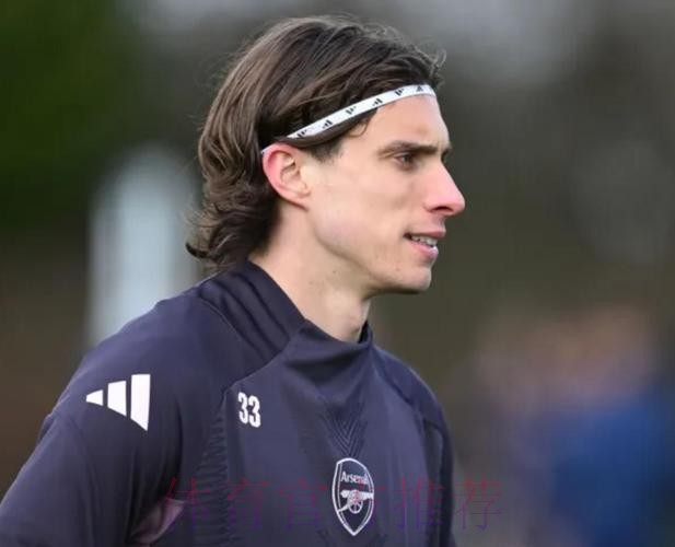 记者:皇马中卫引援目标是约罗 不考虑卡拉菲奥里